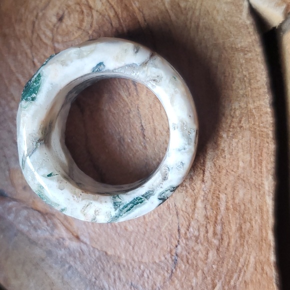 New Carved Faceted Natural Moss Agate Ring. - Picture 6 of 16